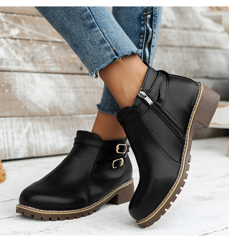 Women's ankle boot with double decorative straps, profiled tractor sole and low block heel Mune Fashion