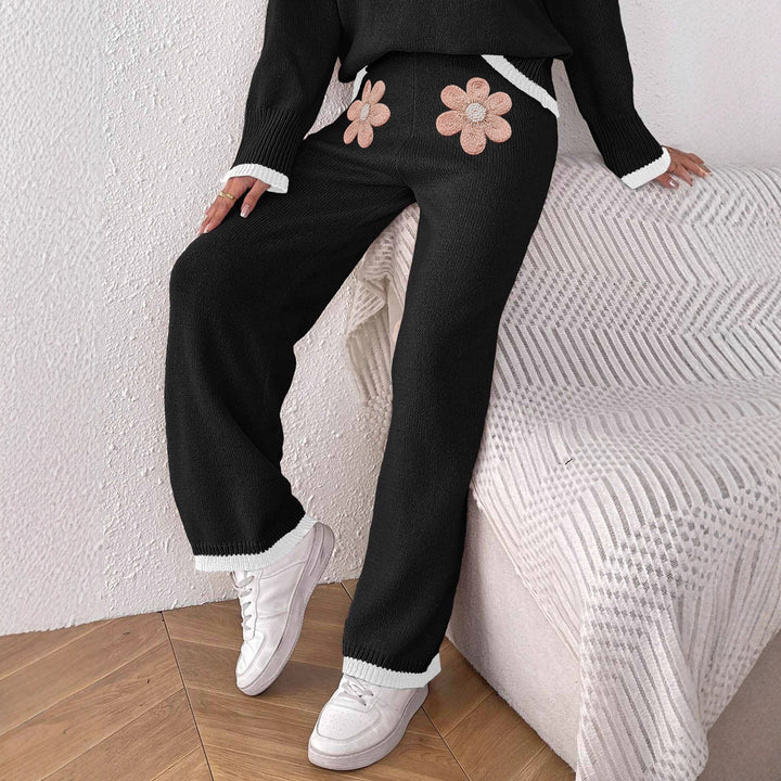 Women's comfortable knit pants with floral appliqué design Mune Fashion
