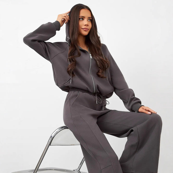 Women's Oversize Zip Hoodie with Kangaroo Pocket and High-Cut Sweatpants with Wide Leg Design Set Mune Fashion