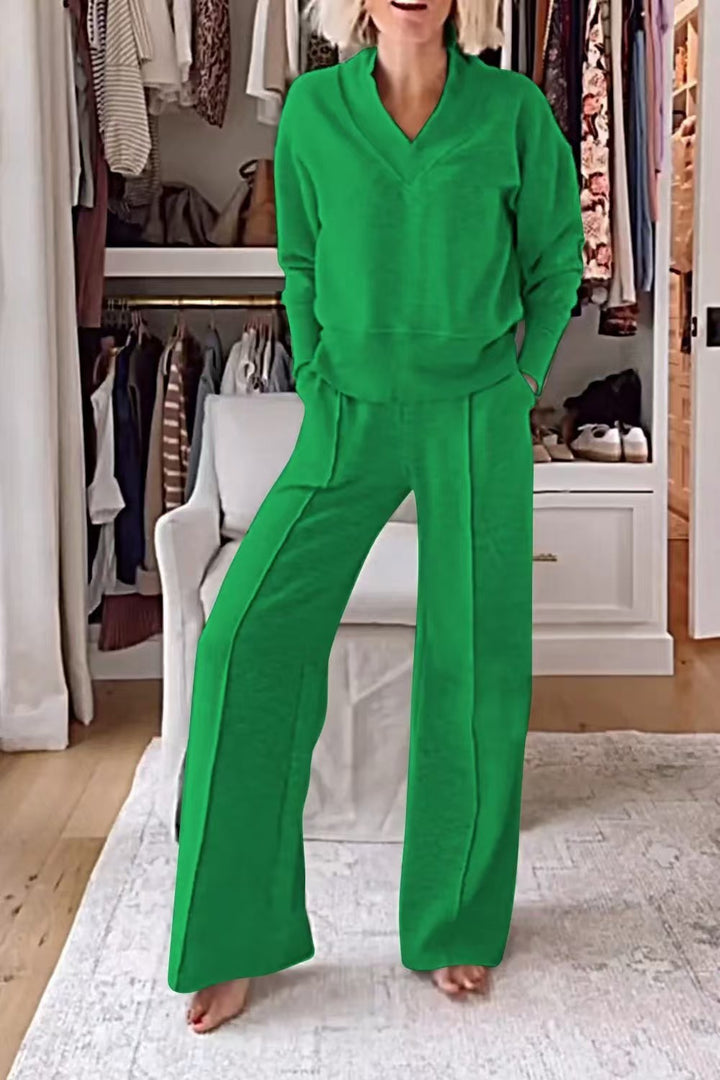 Ladies two-piece lounge set made of soft jersey with V-neck and wide palazzo pants cut Mune Fashion