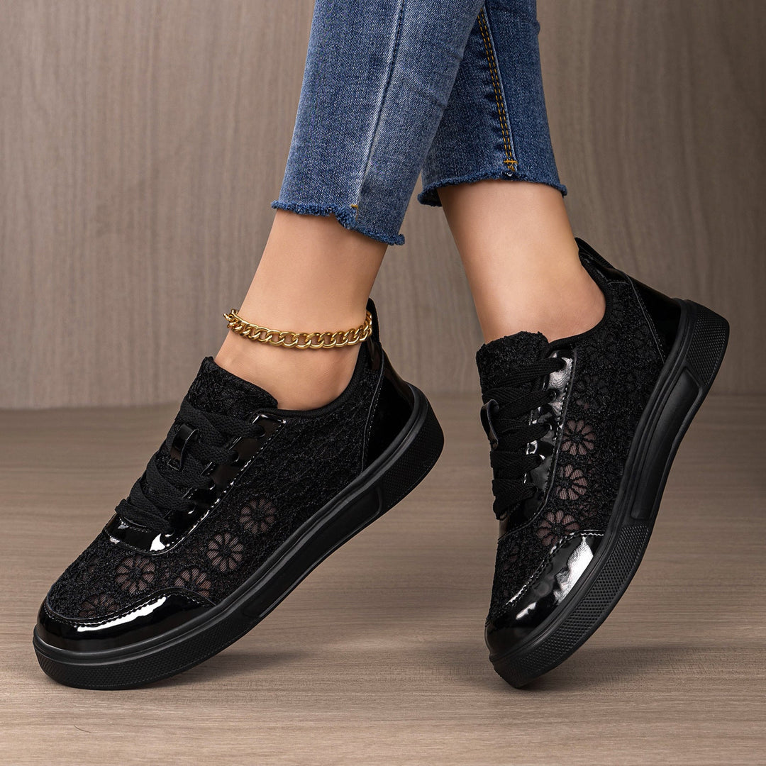 Women's sneakers with filigree pointed design and cushioned sole Mune Fashion