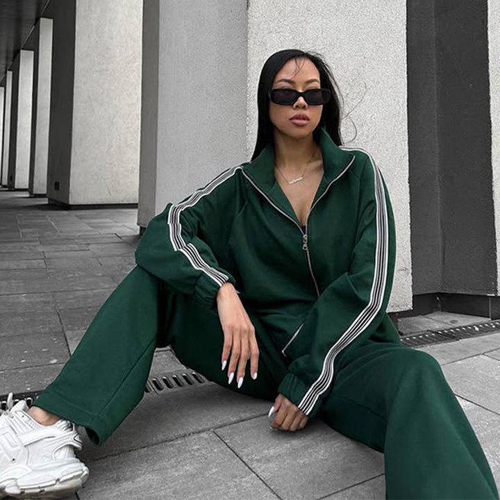Women's Oversized Velour Training Jacket with Distinctive Contrast Stripes and Ribbed Stand-Up Collar Mune Fashion