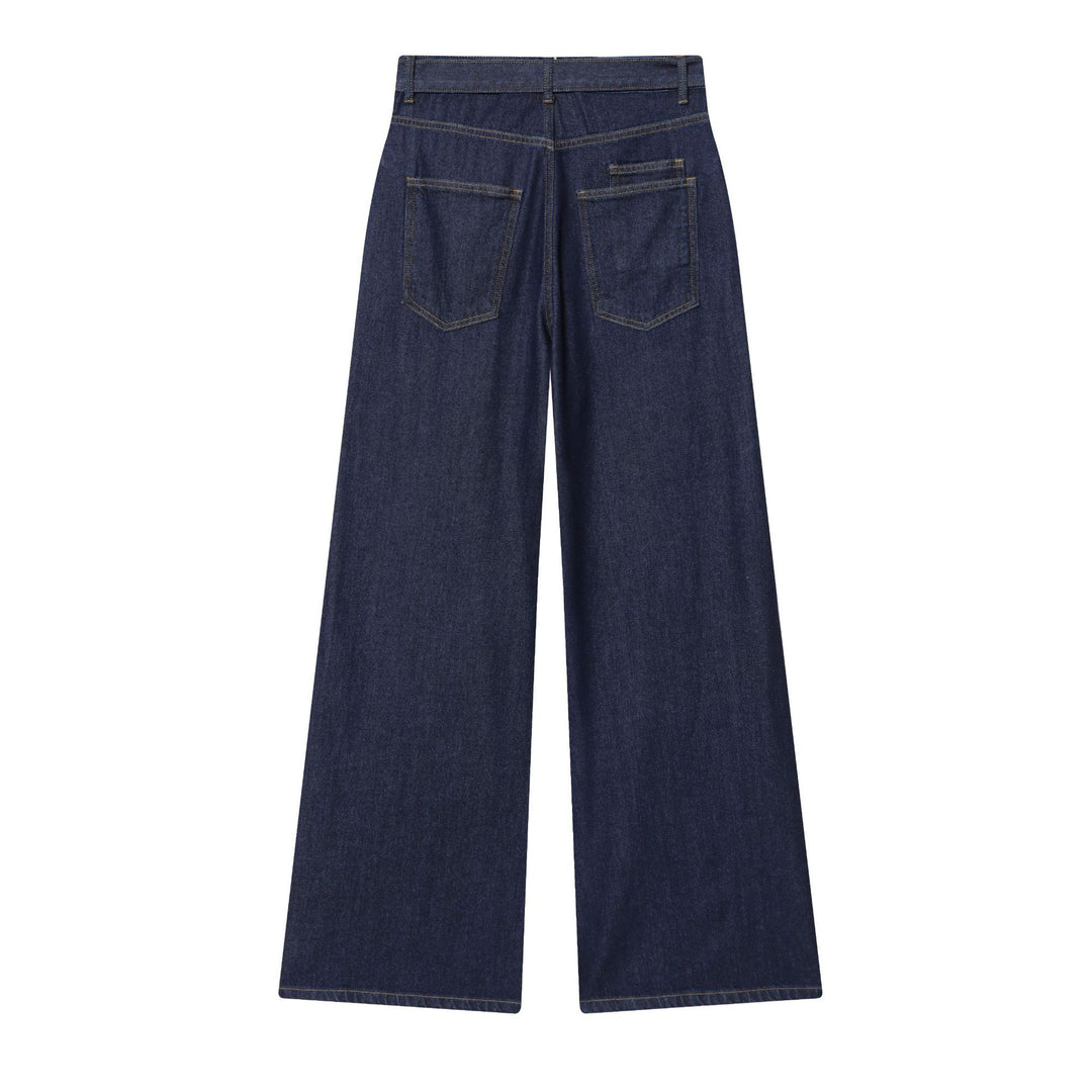 Women high-waisted jeans with wide leg, fabric belt and large front pockets Mune Fashion