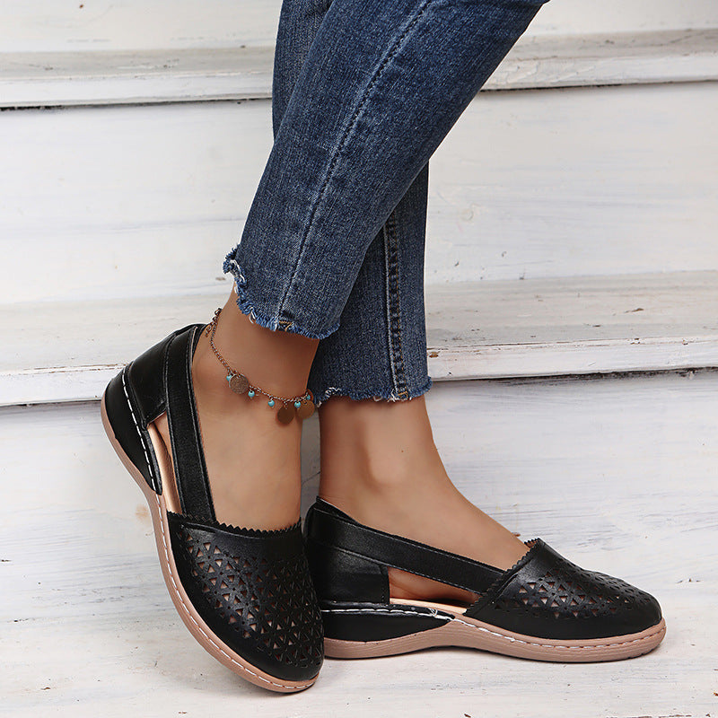 Women's perforated slipper pumps with side cut-outs, elastic heel strap, and cushioning comfort sole Mune Fashion