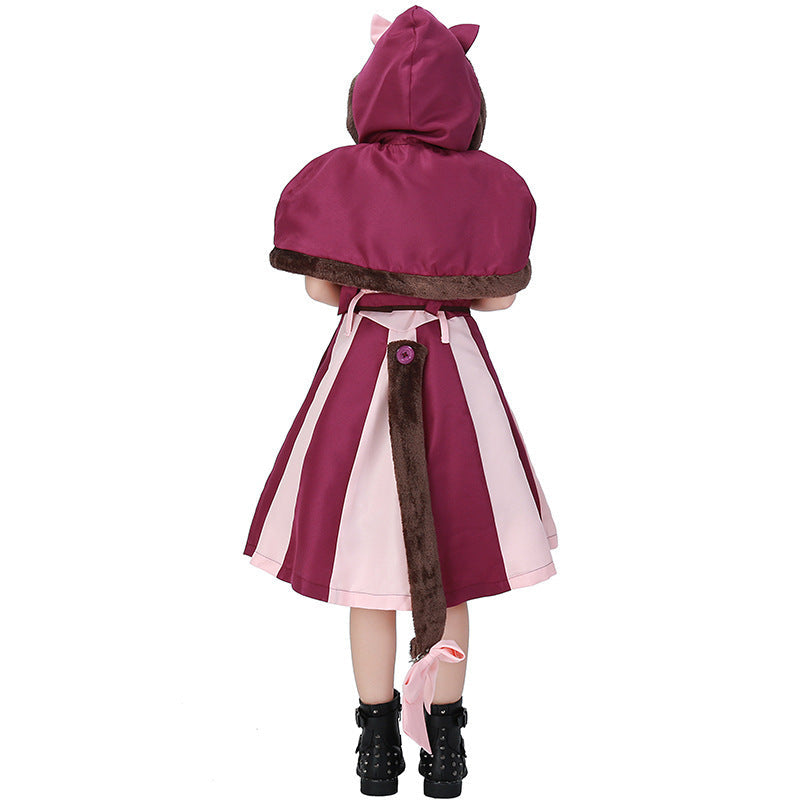 Girl costume with hooded cape and playfully designed details Mune Fashion
