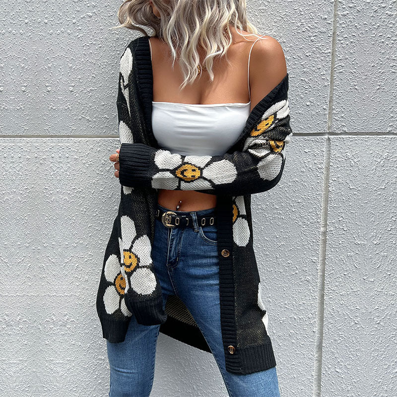 Ladies Oversize knitted cardigan with daisy intarsia, V-neck and button placket Mune Fashion