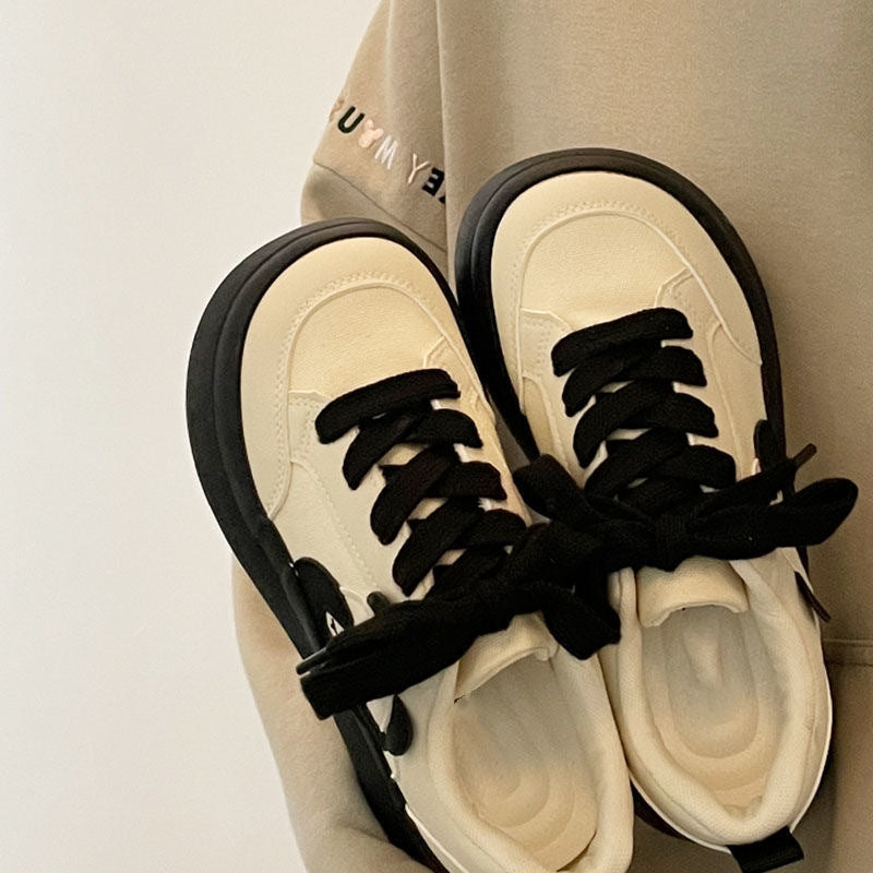 Women's platform sneakers with eye-catching animal applique and padded comfort collar Mune Fashion