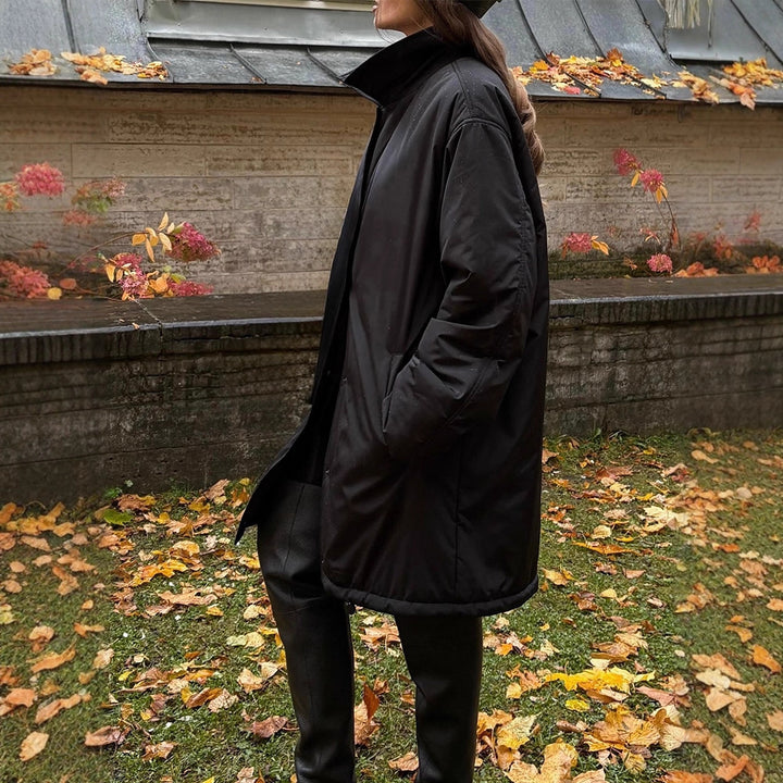 Women's transitional winter coat with minimalist quilting, high-closing collar and snap button closure Mune Fashion