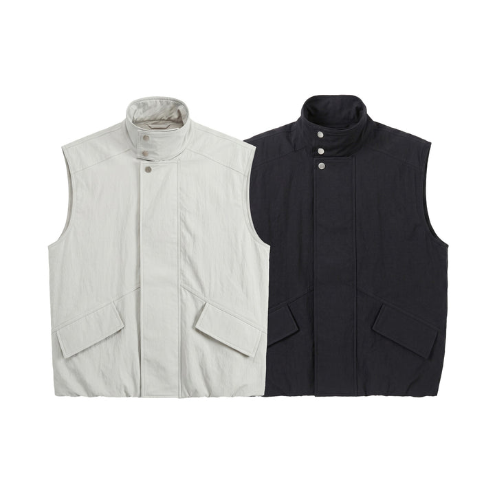 Men's utility vest with high stand-up collar, snap button placket and large patch pockets Mune Fashion
