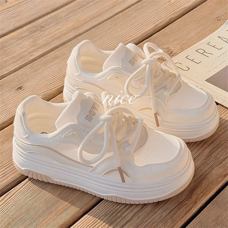 Women Minimalist Platform Sneakers with Padded Comfort Collar and Treaded Wedge Sole Mune Fashion