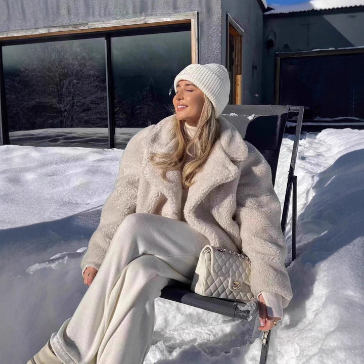 Women's teddy coat made of faux shearling with oversized collar Mune Fashion