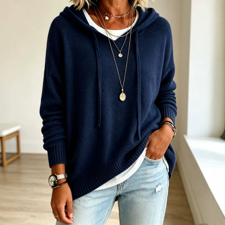 Women's Oversized Hoodie made of soft fine knit with decorative V-neck Mune Fashion