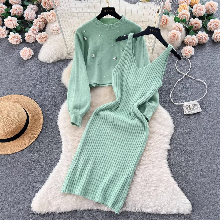Ladies knitted dress with elegant V-neck Mune Fashion
