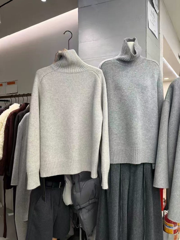 Women's turtleneck sweater made of fine wool blend with straight cut and wide ribbed collar Mune Fashion
