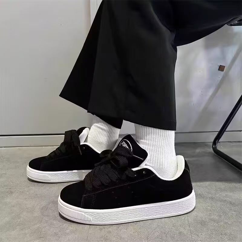 Women's sneakers made of soft suede with classic sole Mune Fashion