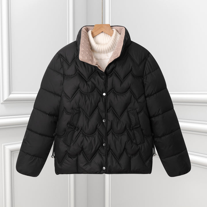 Women's short quilted puffer jacket with decorative curved quilting and snap button placket Mune Fashion