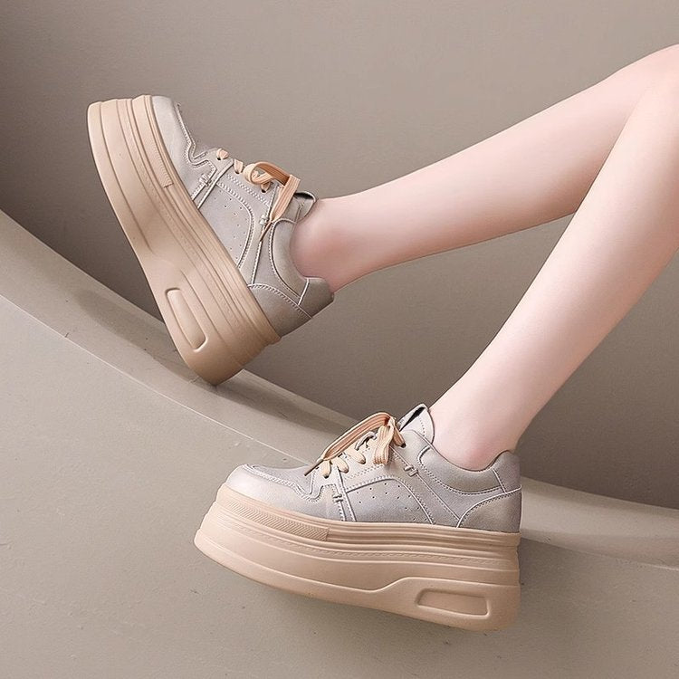 Women's platform sneakers with sturdy upper material and fashionable lacing Mune Fashion