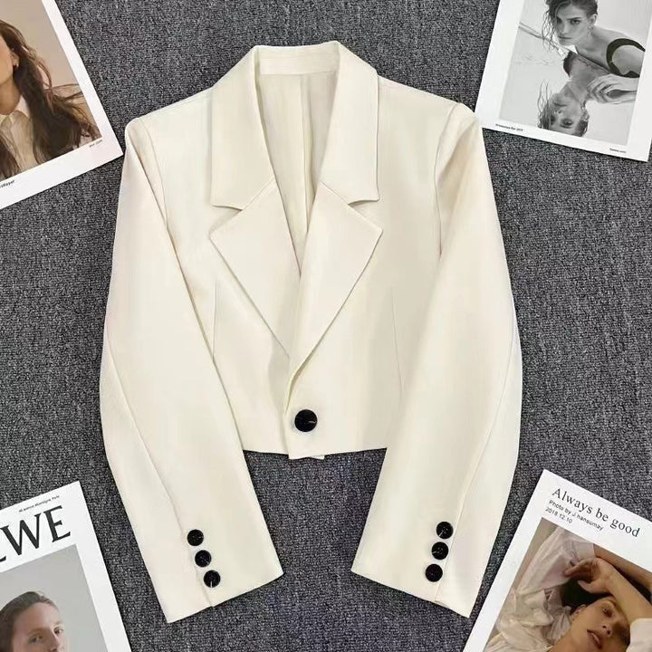 Women nan short tailored blazer with distinctive lapel and one-button closure Mune Fashion