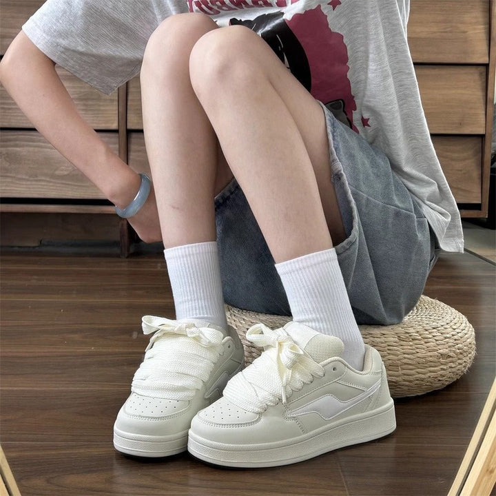 Women's sneakers in sporty vintage style with padded insole Mune Fashion
