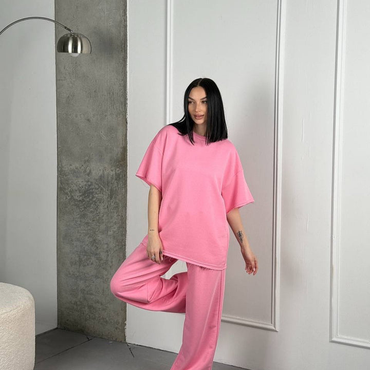 Women wide-cut lounge set with soft sweatpants and boxy T-shirt Mune Fashion