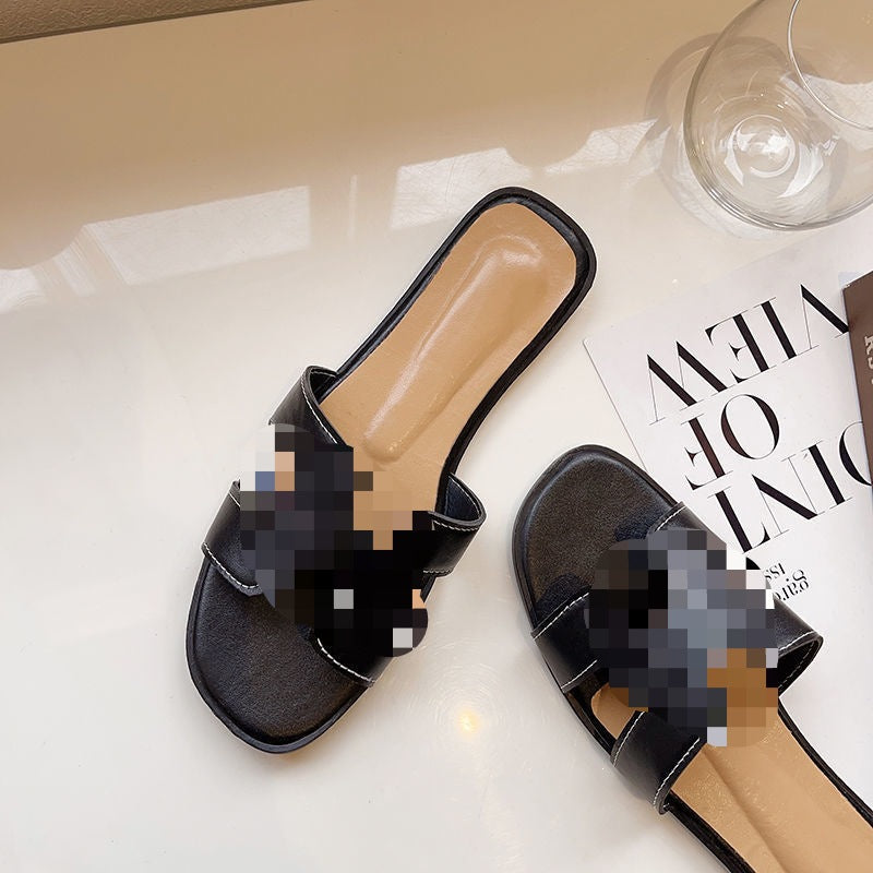Women Flat Leather Look Slippers with Padded Footbed and Cut-Out Decorative Strap Mune Fashion
