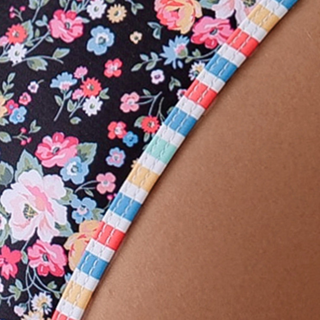 Women's triangle bikini with playful floral pattern and adjustable ties Mune Fashion