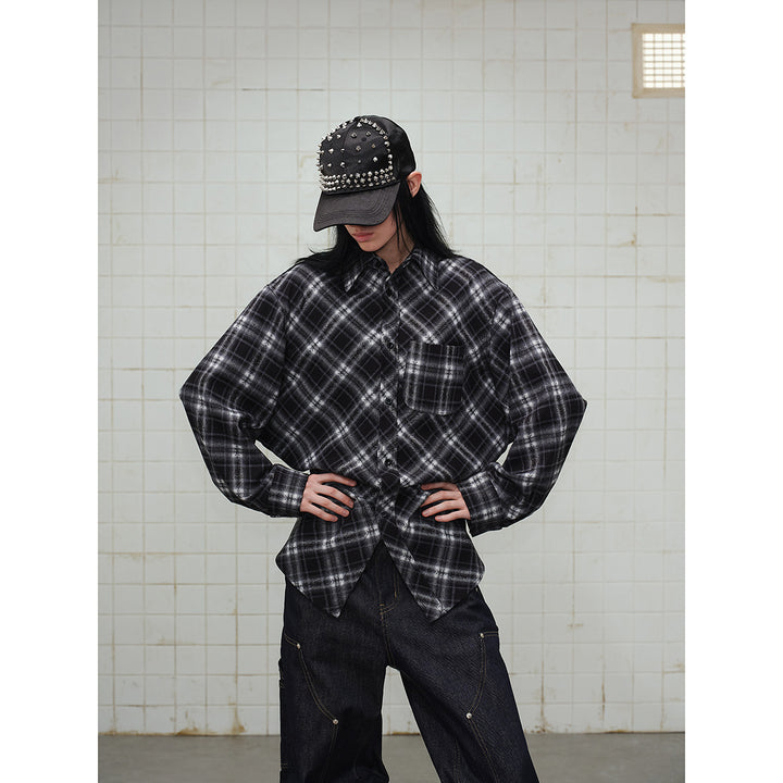Unisex Checked Oversize Flannel Shirt Jacket in Layering Look with Rounded Hem and Chest Pocket Mune Fashion