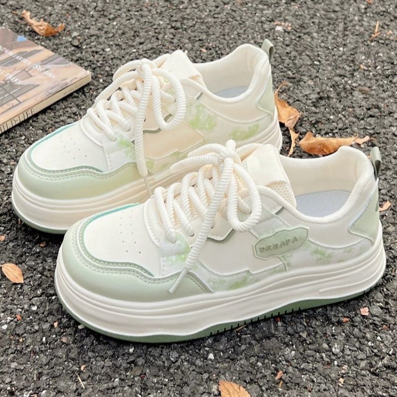 Women's Voluminous Platform Sneakers in Retro City Style with Subtle Marbling and Cushioned Wedge Sole Mune Fashion
