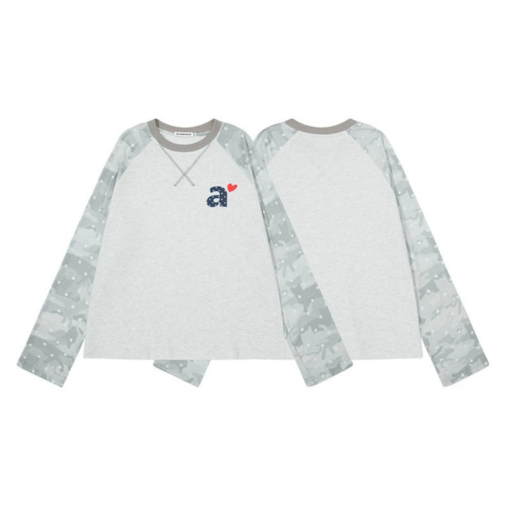Women's long sleeve shirt with raglan sleeves, camouflage print and heart initial Mune Fashion