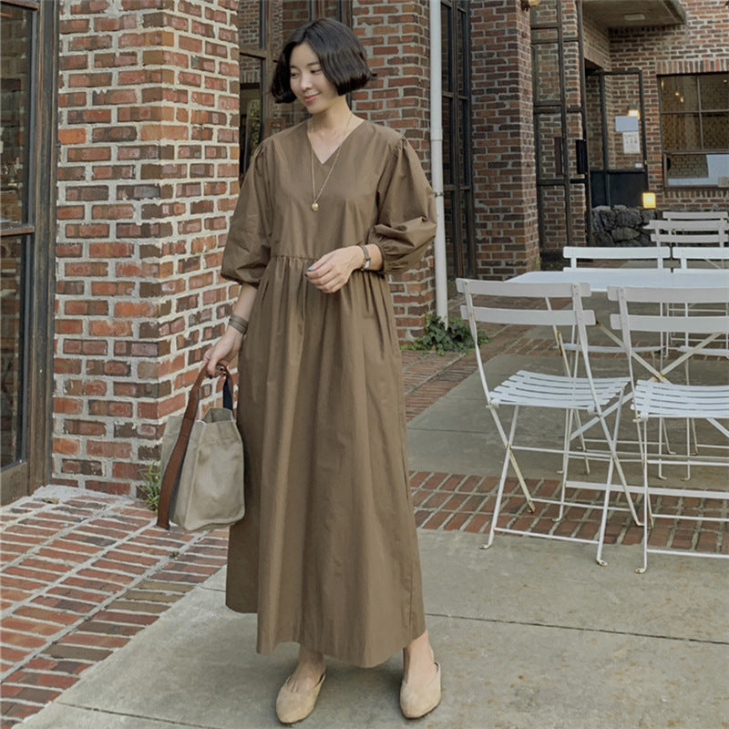Women's maxi dress with V-neck, gathered waist seam and voluminous three-quarter sleeves Mune Fashion