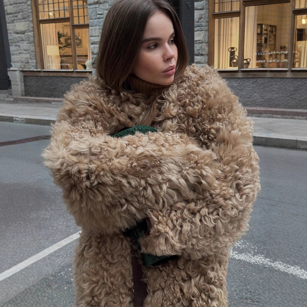 Women's short jacket made of curly teddy faux fur with oversized cut Mune Fashion