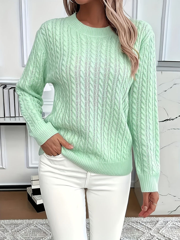 Women's fine knit cable pattern pullover with round neckline and fitted cut Mune Fashion