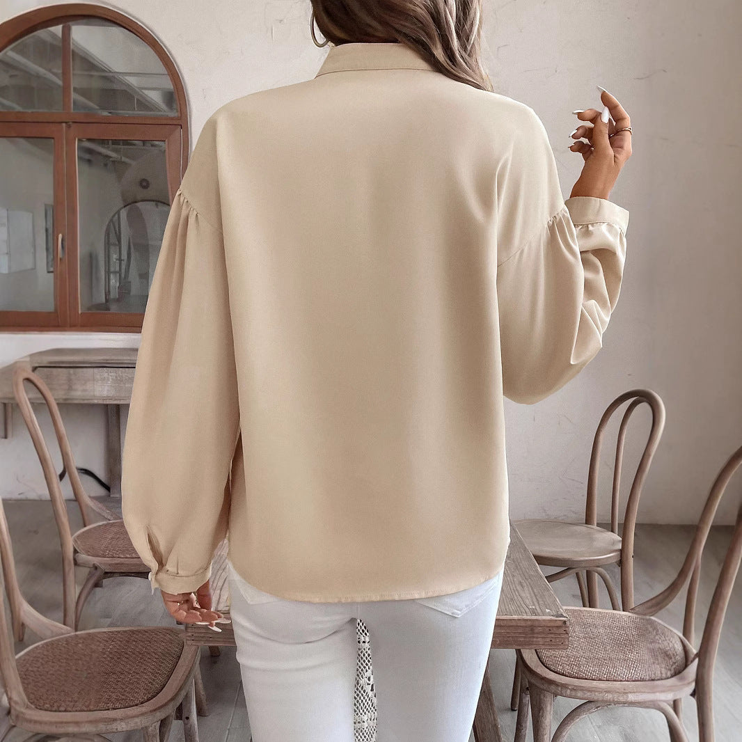 Ladies blouse with stand-up collar, embroidered V-patch and balloon sleeves Mune Fashion