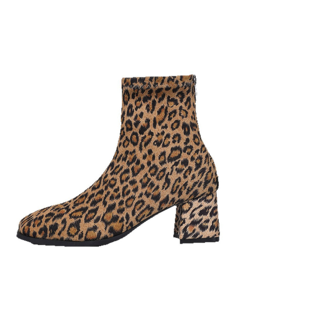 Women’s ankle-high velour look ankle boots with medium high block heel and slender toe cap Mune Fashion