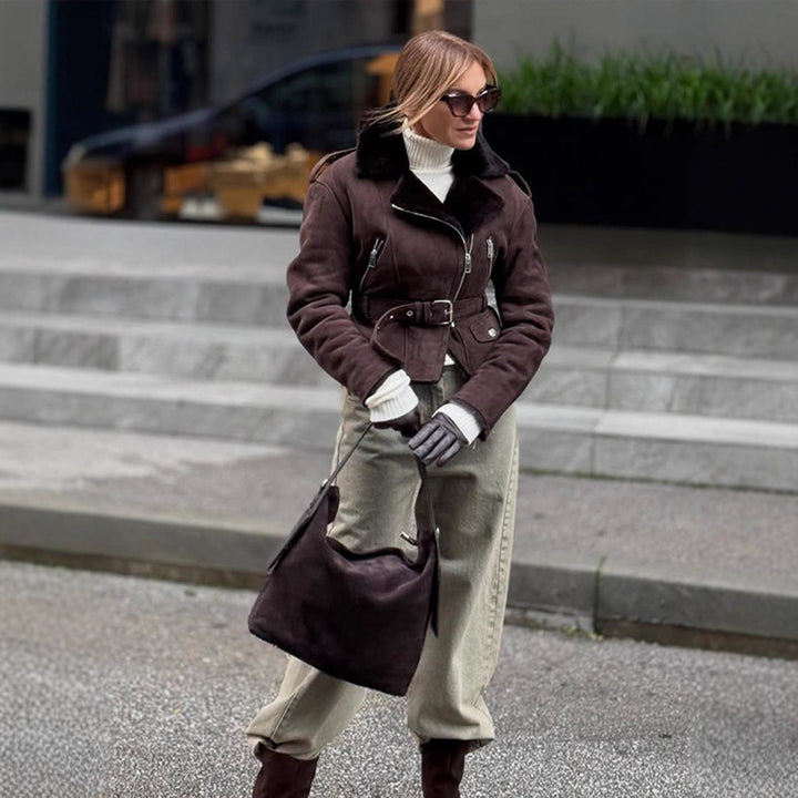 Women's short jacket in biker style made of faux suede with teddy lining and belted waist Mune Fashion