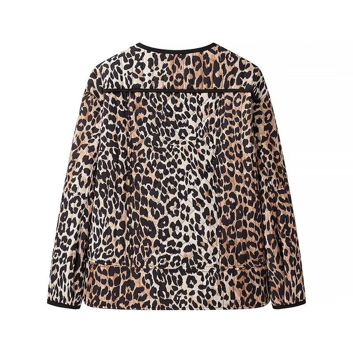 Women's short jacket in oversized cut with leopard jacquard, contrasting piping and flap pockets Mune Fashion