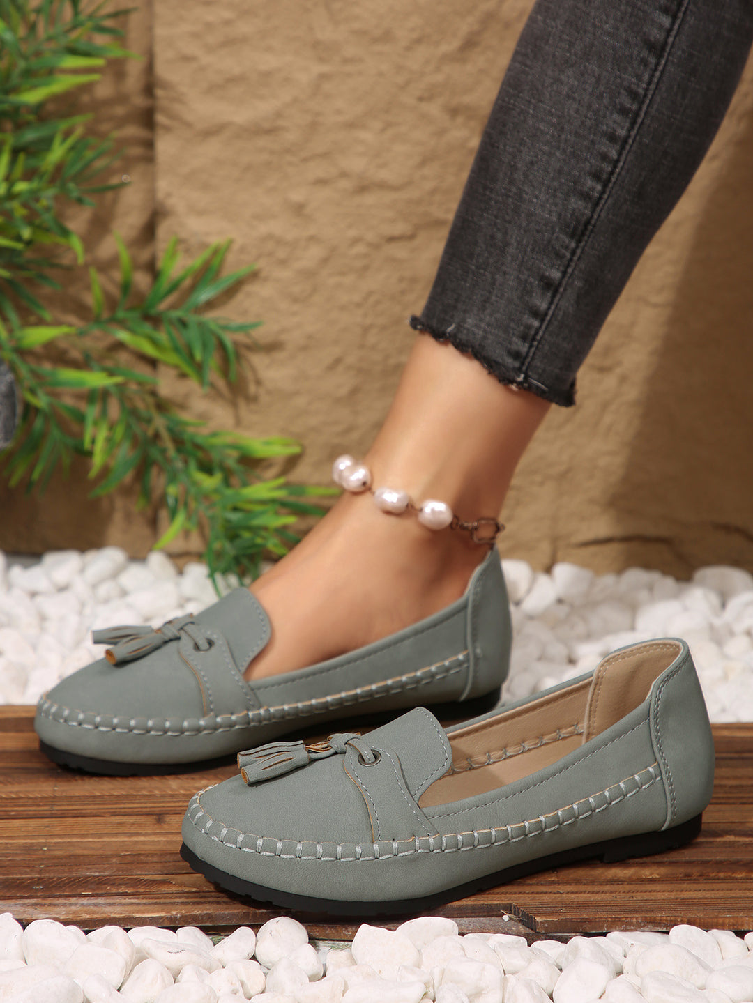 Women’s classic moccasin slippers with tassels and soft comfort insole Mune Fashion