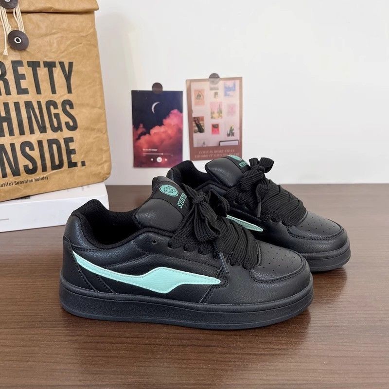 Women's sneakers in sporty vintage style with padded insole Mune Fashion