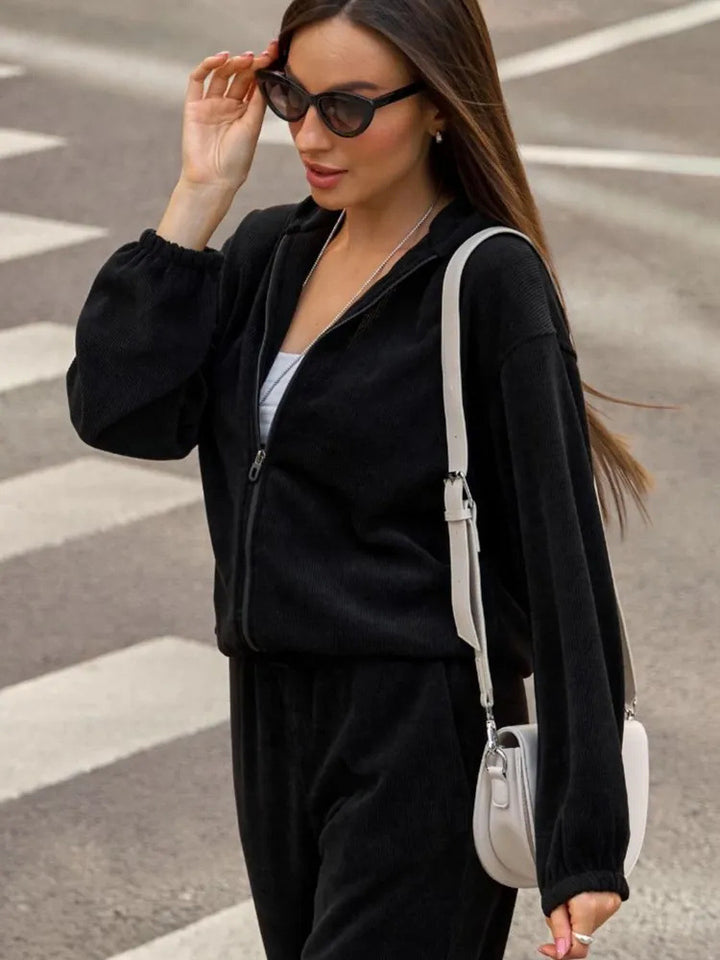 Women's short hoodie loungewear set with full zip, elastic comfort waistband and ribbed texture Mune Fashion