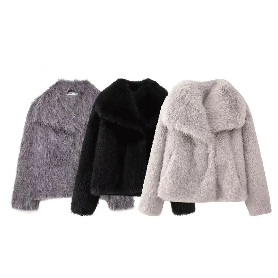 Women's cropped oversized faux fur jacket with voluminous shawl collar and inner thermal lining Mune Fashion