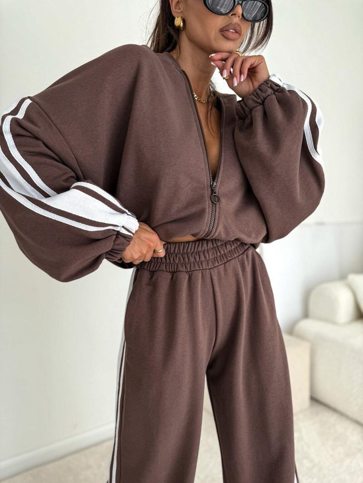 Women's cropped Zip-Hoodie with voluminous balloon sleeves and high-waist relaxed pants in sporty side stripe design Mune Fashion