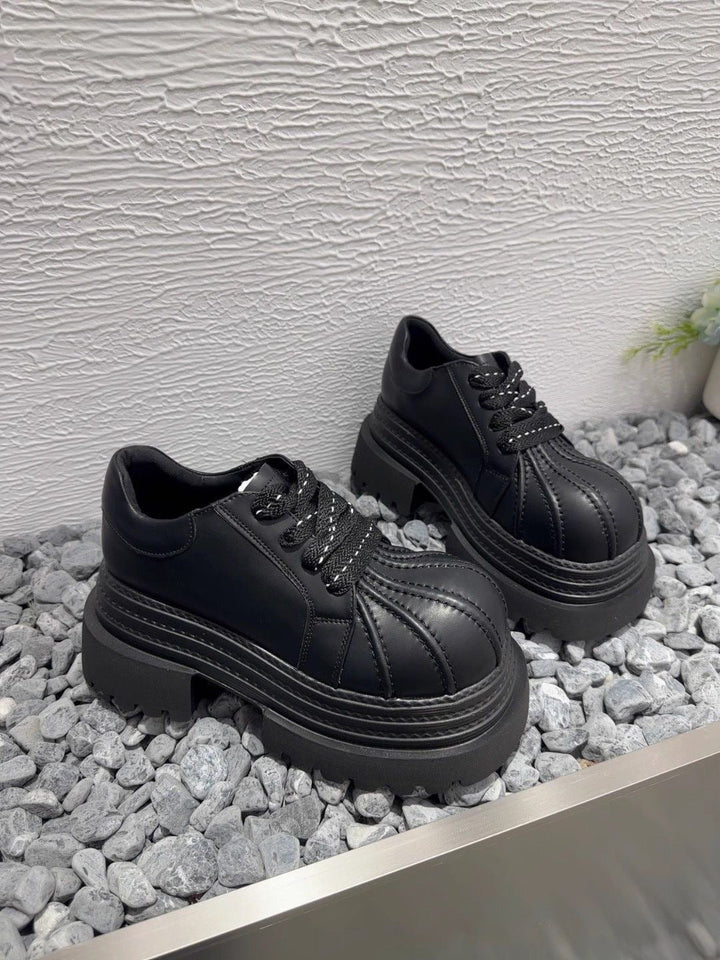 Ladies Fashionable Chunky Sneakers with Robust Platform Sole Mune Fashion
