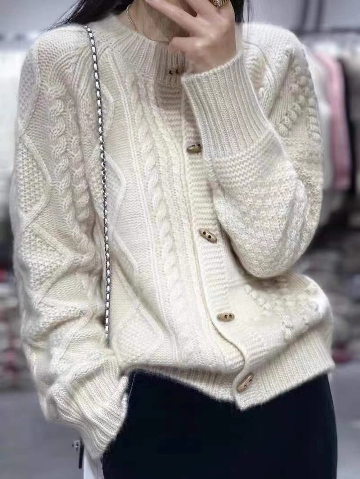 Women's knitted cardigan with cable pattern, boxy oversized fit and button placket Mune Fashion