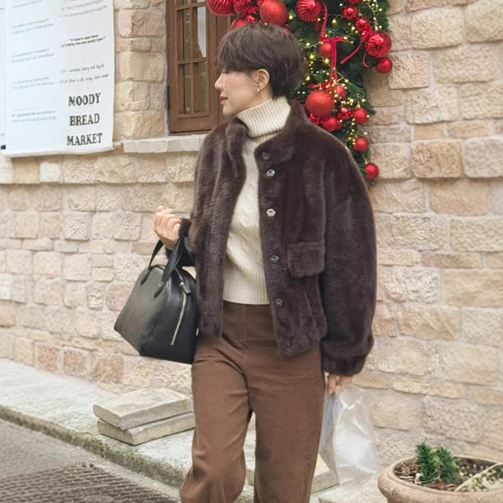 Women’s short jacket in teddy faux fur with boxy silhouette and patch pocket Mune Fashion