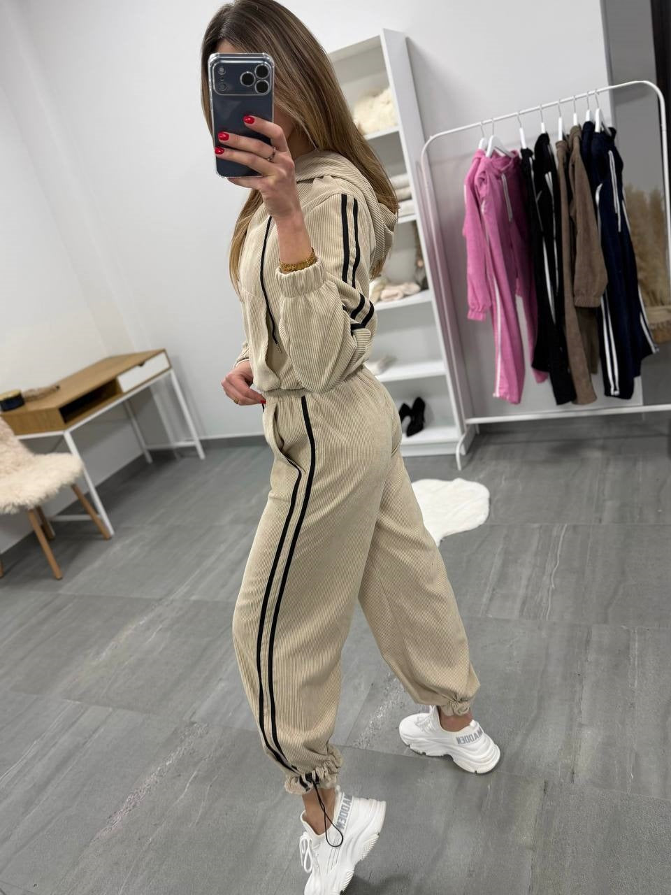 Women's corduroy jogging suit with hood, side contrast stripes, drawstring and elastic hem cuffs Mune Fashion