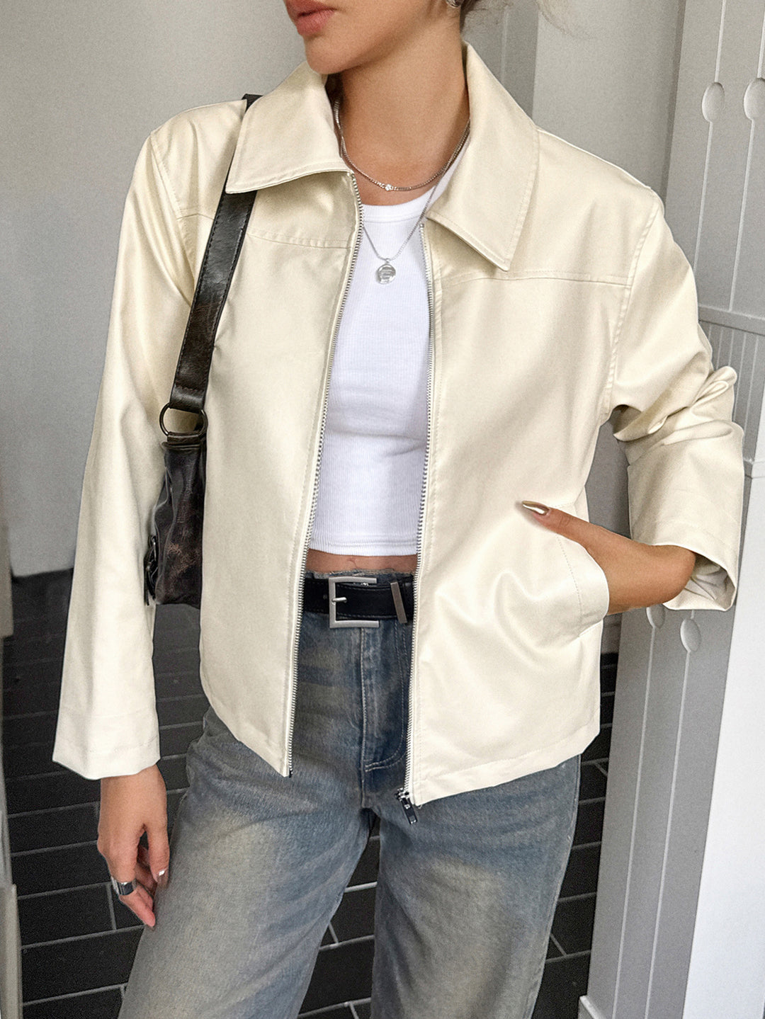 Women's elegant faux leather jacket with zipper, shirt collar and welt pockets Mune Fashion