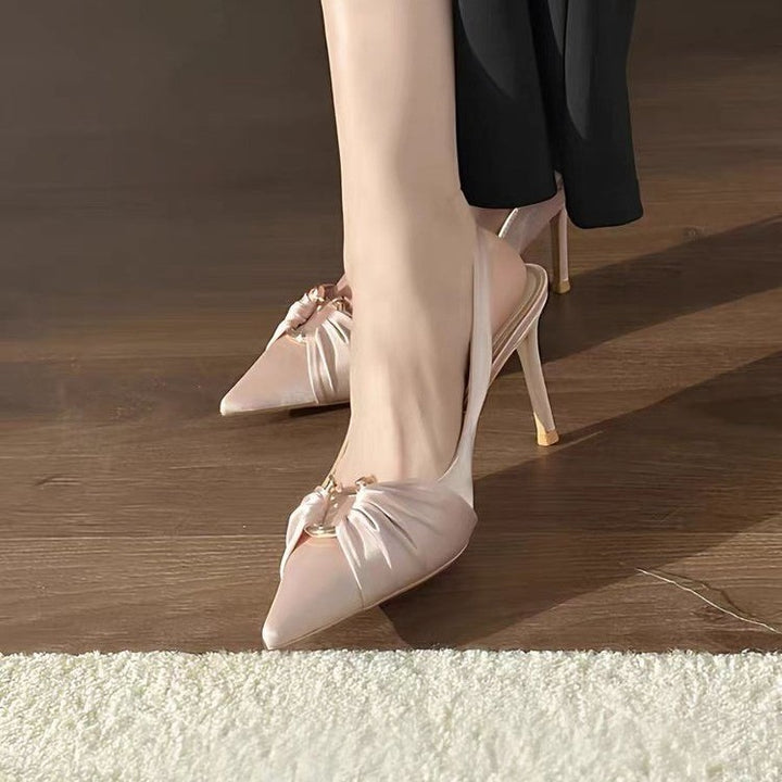 Women’s pumps with heel strap, pointed toe, gathered vamp and delicate stiletto heel