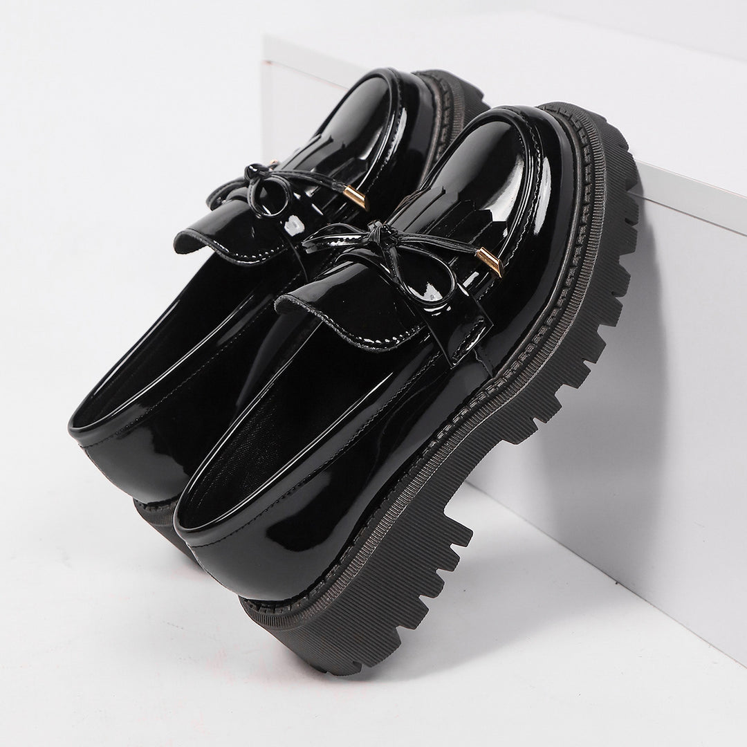 Damen Loafer in Lacklederoptik mit massiver Profilsohle und Zierschleife Mune Fashion