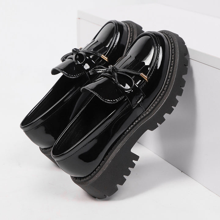 Damen Loafer in Lacklederoptik mit massiver Profilsohle und Zierschleife Mune Fashion