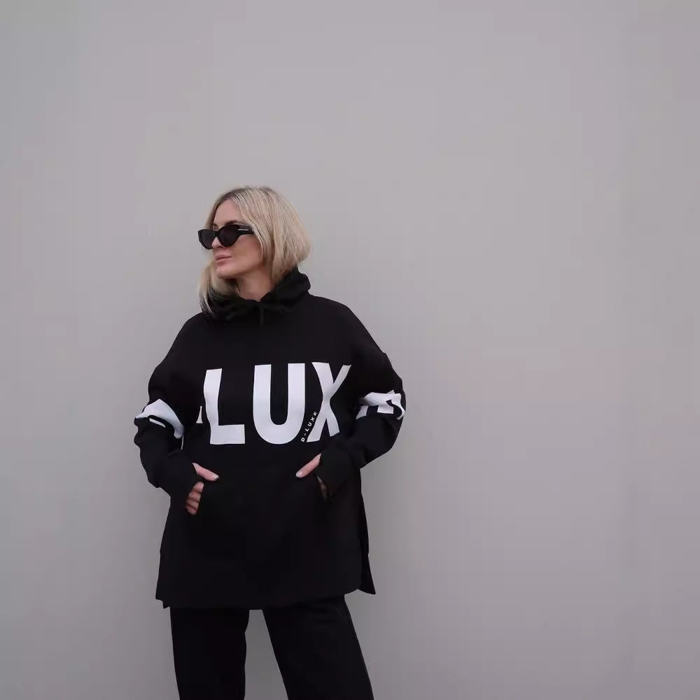 Women's Oversized Hoodie with distinctive logo print, kangaroo pocket and side slits Mune Fashion